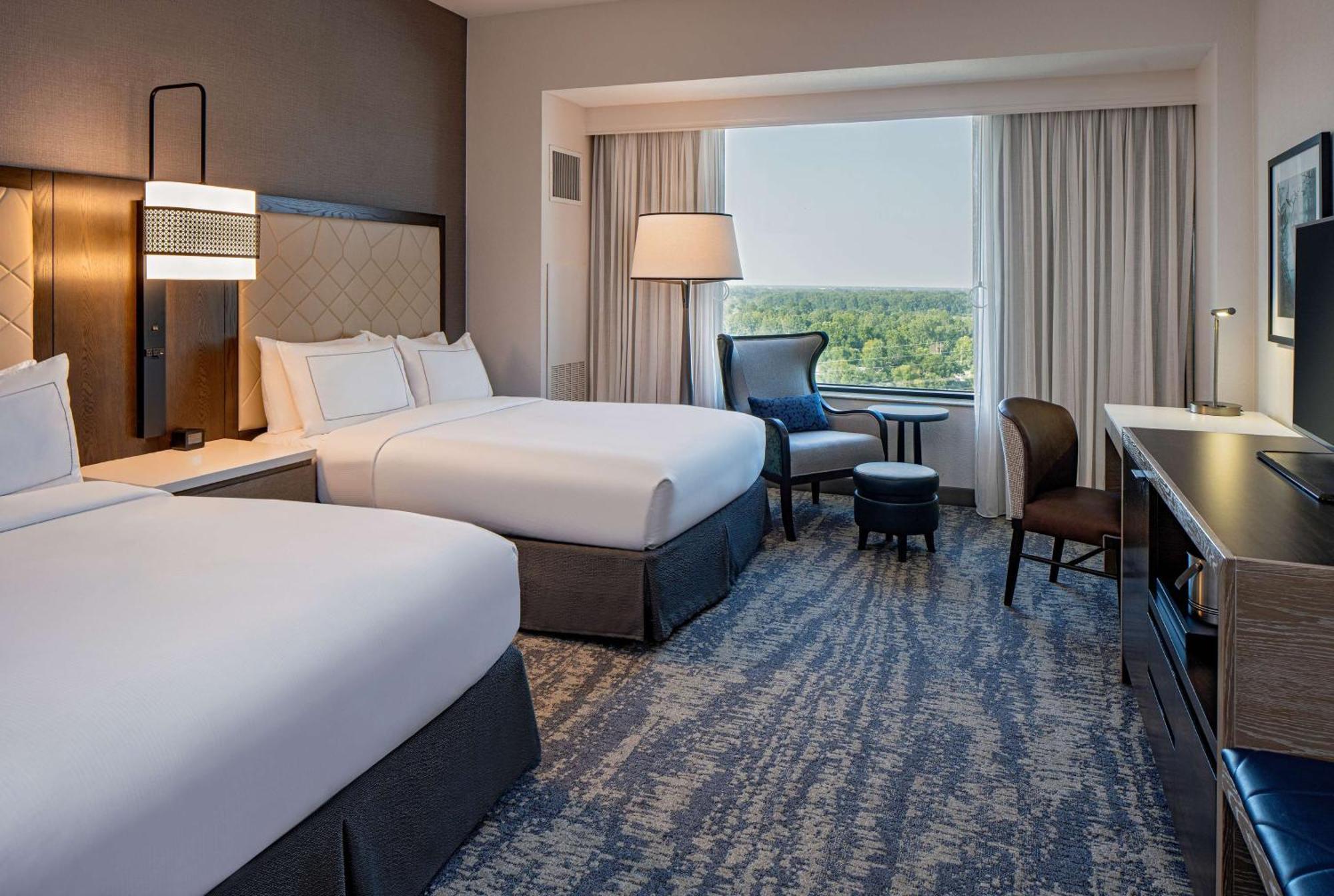 Queen Room with Two Queen Beds - Mobility and Hearing Access,1531458427:JPEG